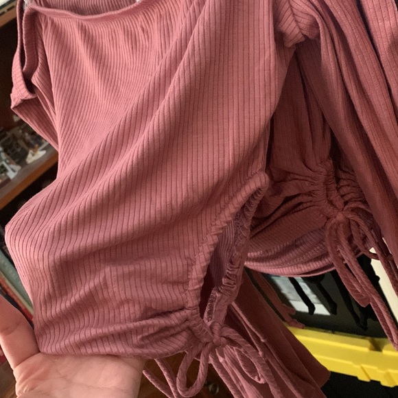 Mauve long sleeve off the shoulder crop with ties on side - Picture 4 of 4